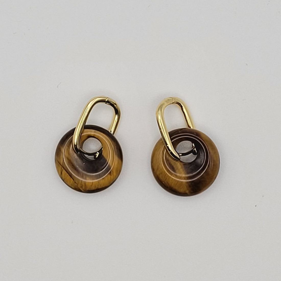 Boucles d’oreilles créoles dorées – Donut Œil de Tigre 18 mm.