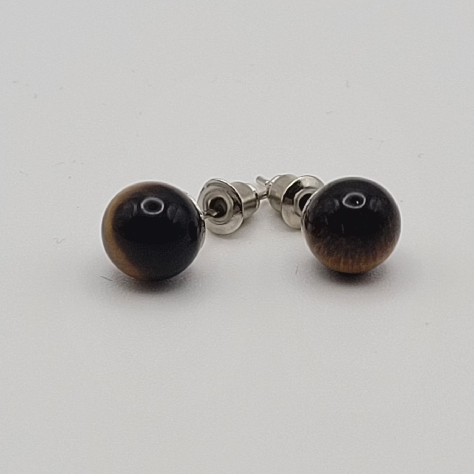 Boucles d’oreilles en Œil de Tigre – Pierre 8 mm.
