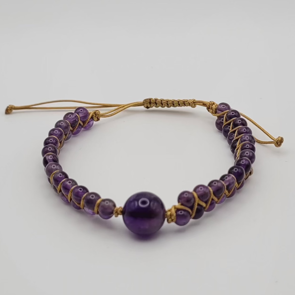 Bracelet Harmonie Spirituelle – Améthyste Shamballa Tressé.