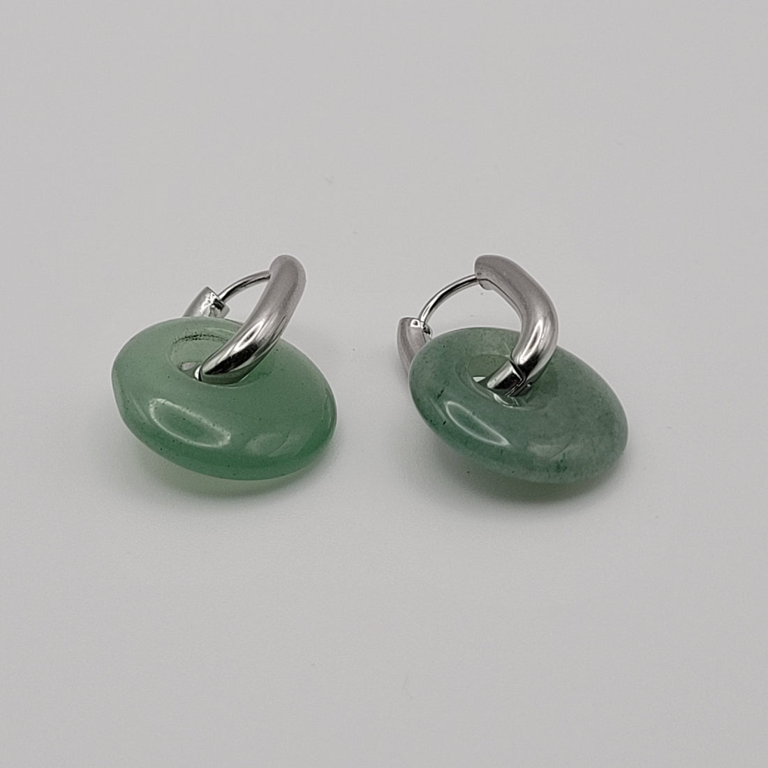 Boucles Créoles Argentées – Donut Aventurine Verte 18 mm
