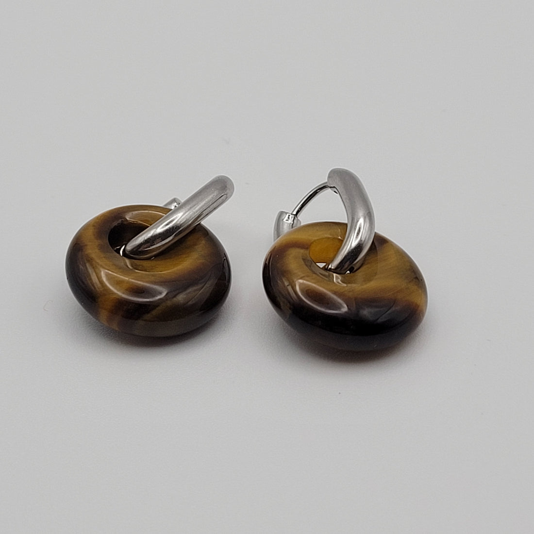 Boucles Créoles Argentées – Donut Œil de Tigre 18 mm