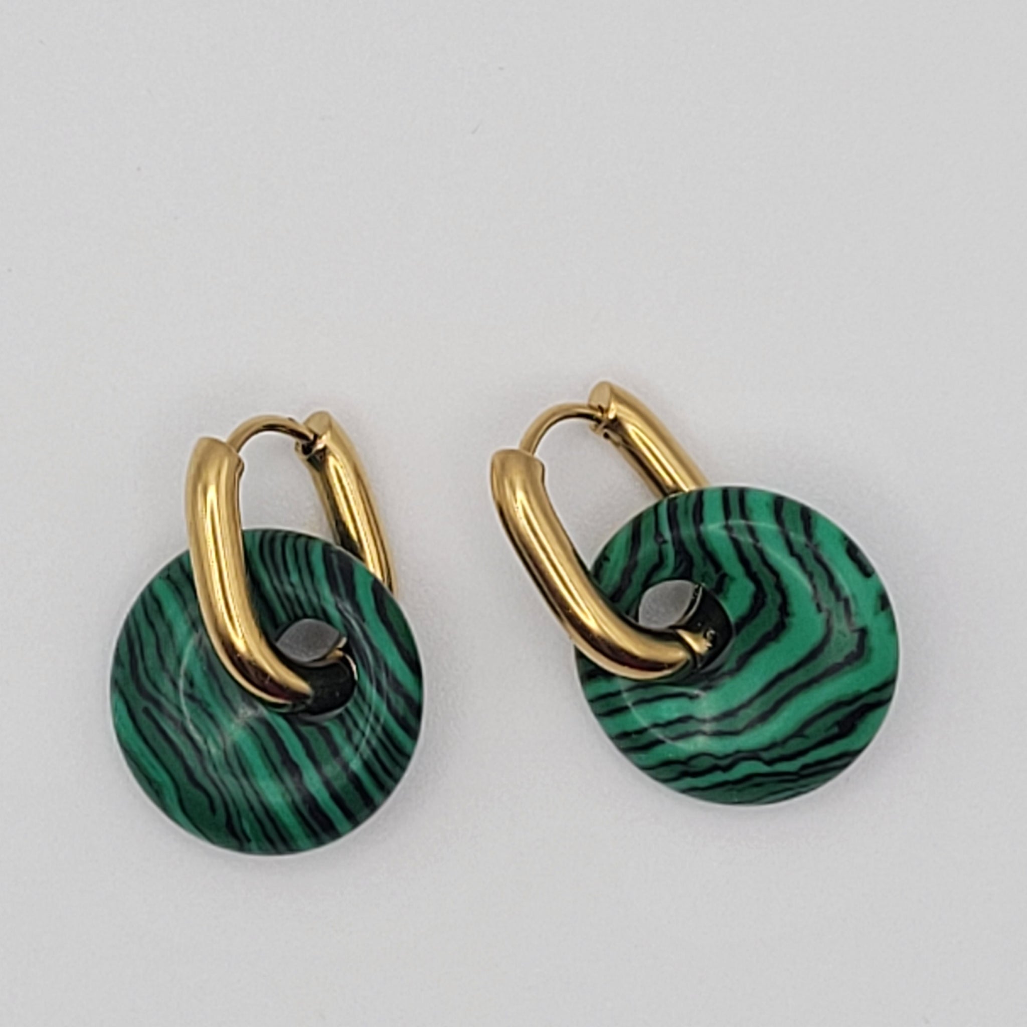 Boucles Créoles Dorées – Donut Malachite 18 mm