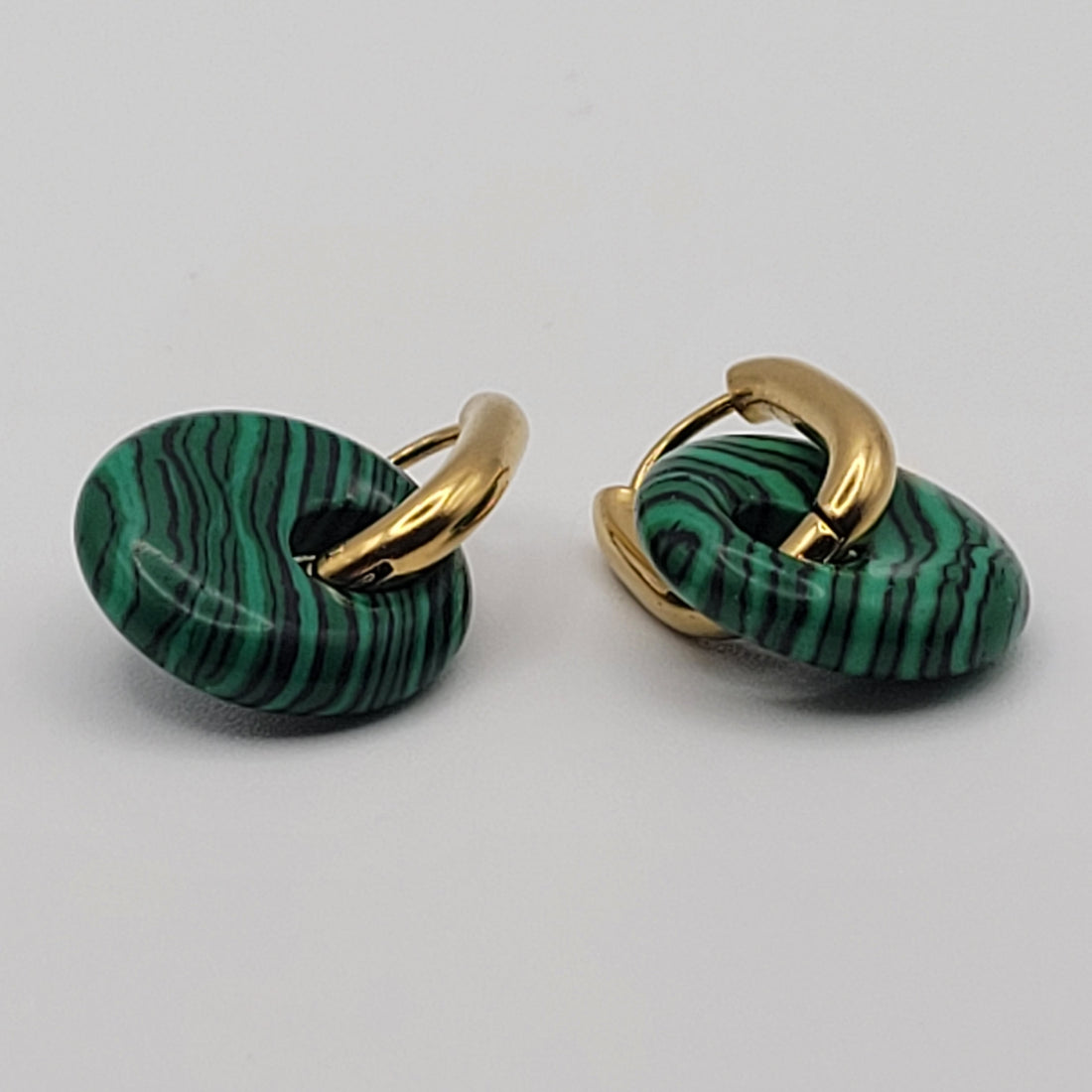 Boucles Créoles Dorées – Donut Malachite 18 mm