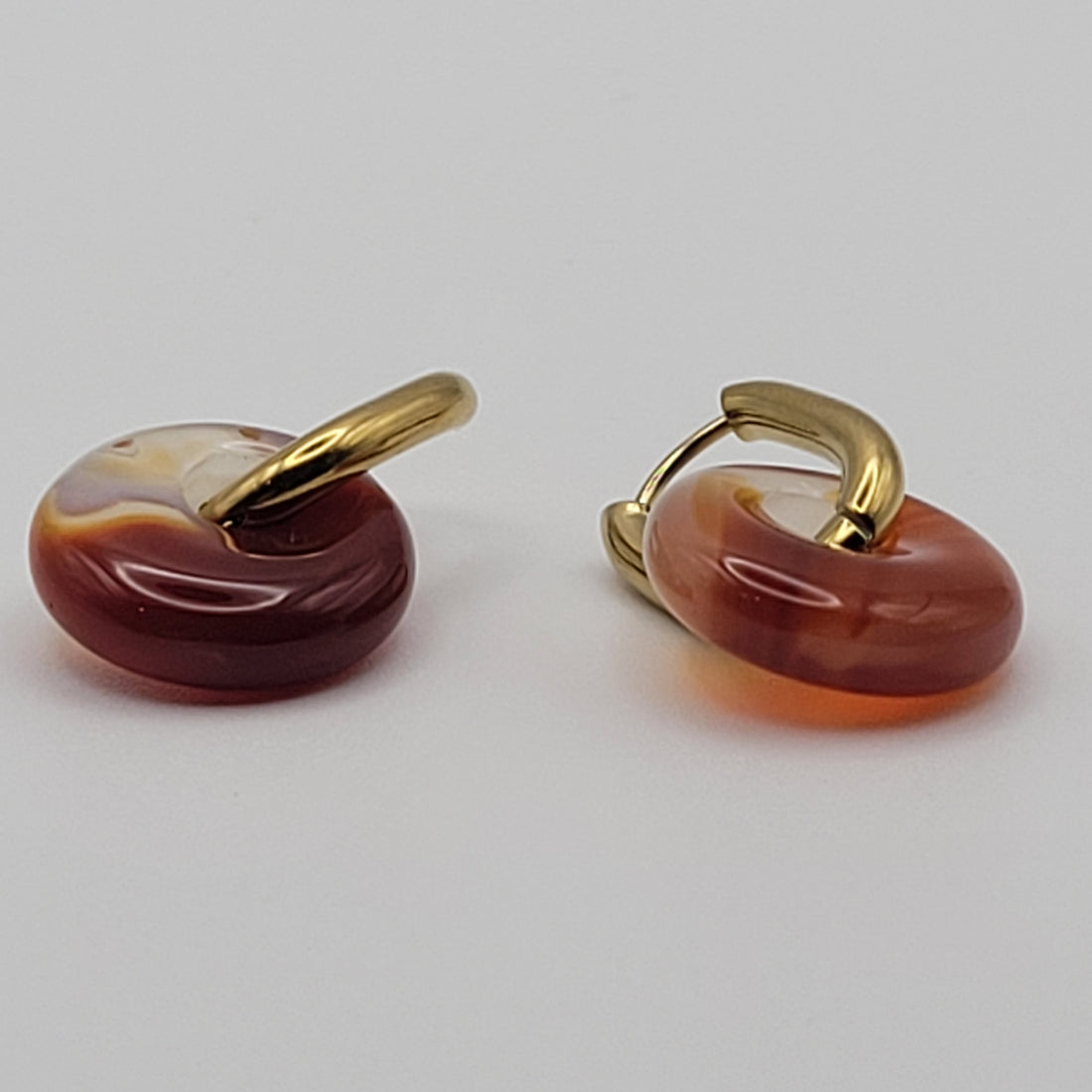 Boucles Créoles Dorées – Donut Cornaline 18 mm