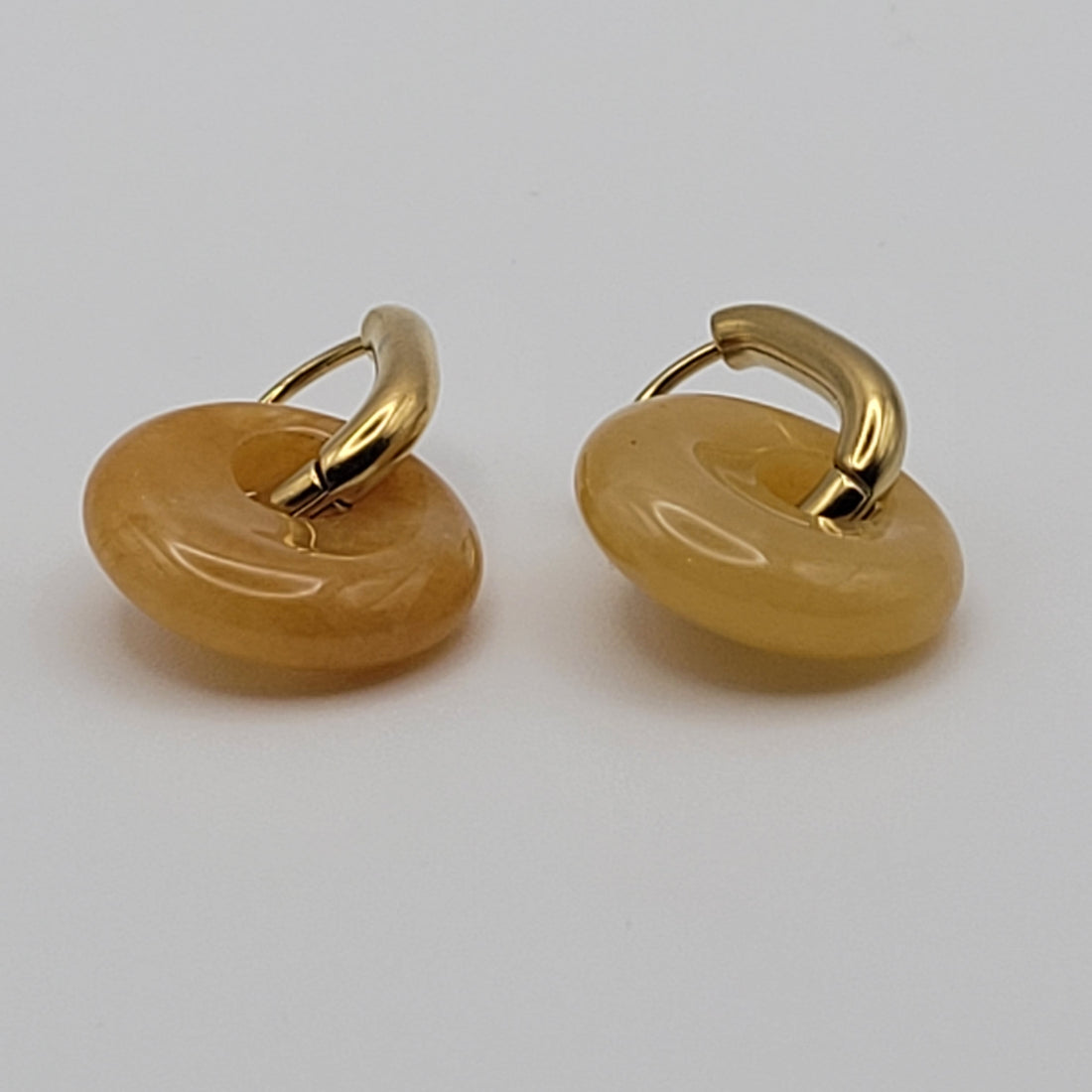 Boucles Créoles Dorées – Donut Jade Jaune 18 mm