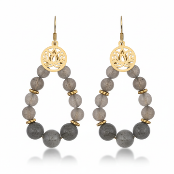 Boucles d’Oreilles Labradorite & Fleur de Lotus Dorée – Élégance et Protection