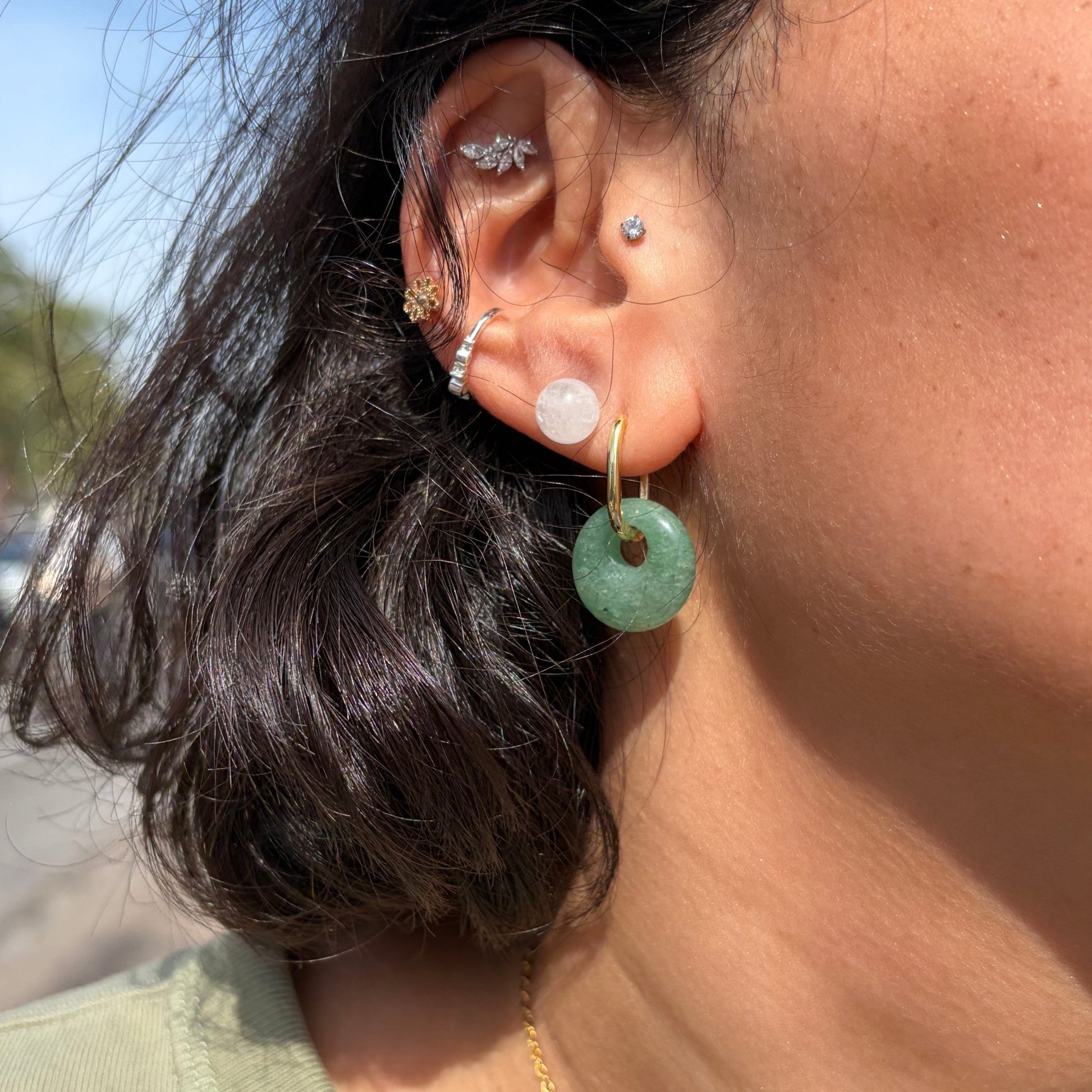 Boucles d’oreilles créoles dorées – Donut Aventurine verte 18 mm – | Yatik