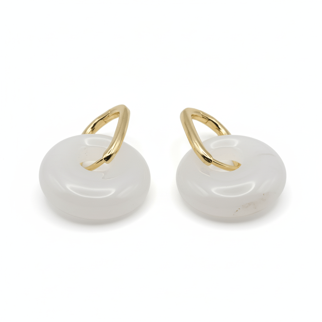 Boucles d’oreilles créoles dorées – Donut Jade Blanche 18 mm – | Yatik