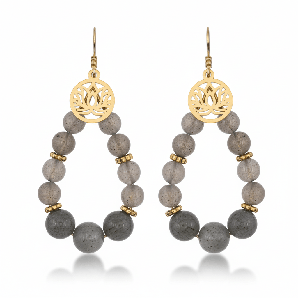 Boucles d’Oreilles Labradorite & Fleur de Lotus Dorée – Élégance et Protection – | Yatik