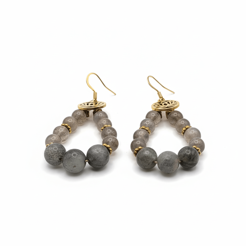Boucles d’Oreilles Labradorite & Fleur de Lotus Dorée – Élégance et Protection – | Yatik