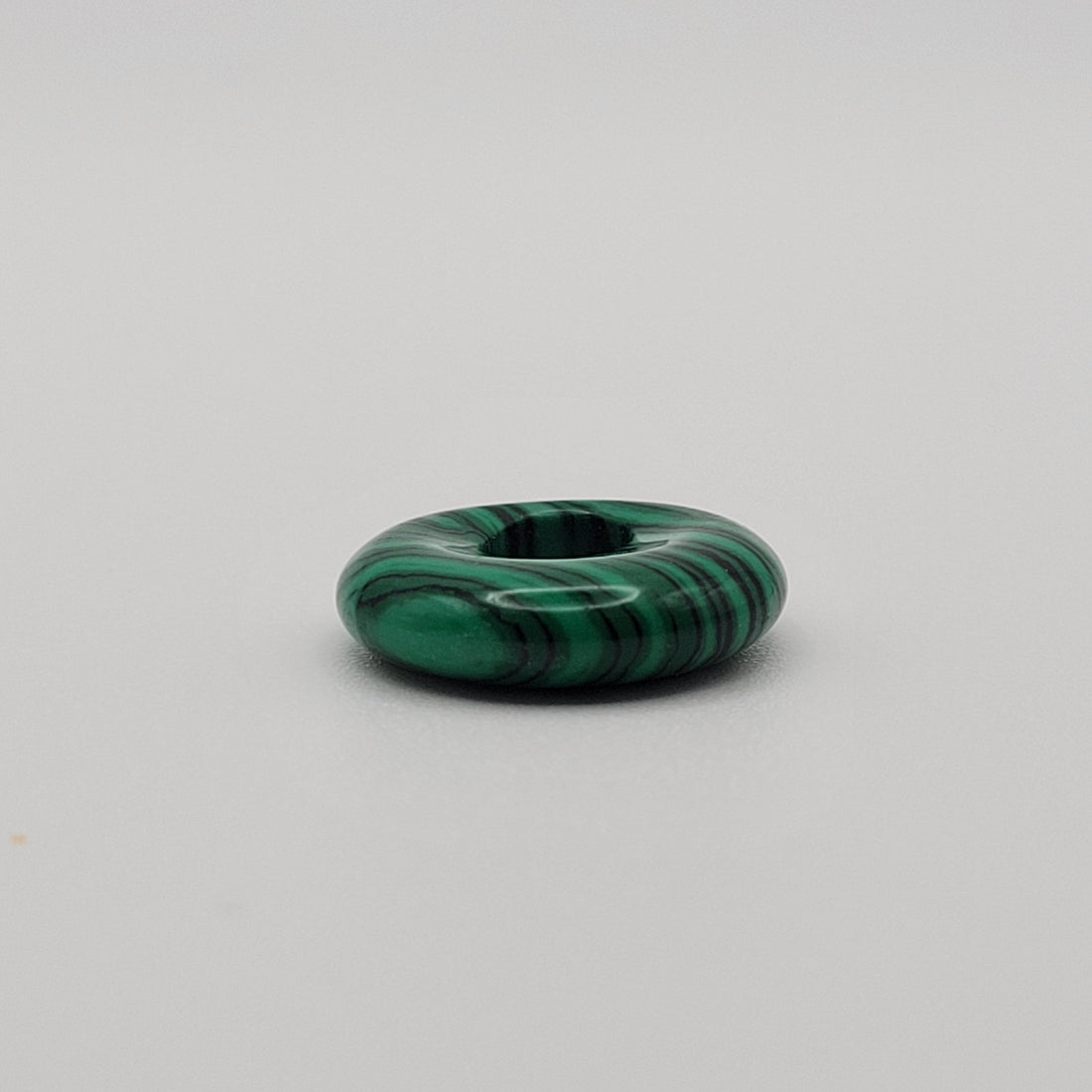 Pendentif Donut 18 mm en Malachite – | Yatik